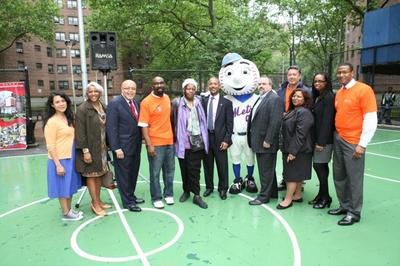 Citi teams up with the Mets Alumni Association and Habitat for Humanity to revitalize Harlem